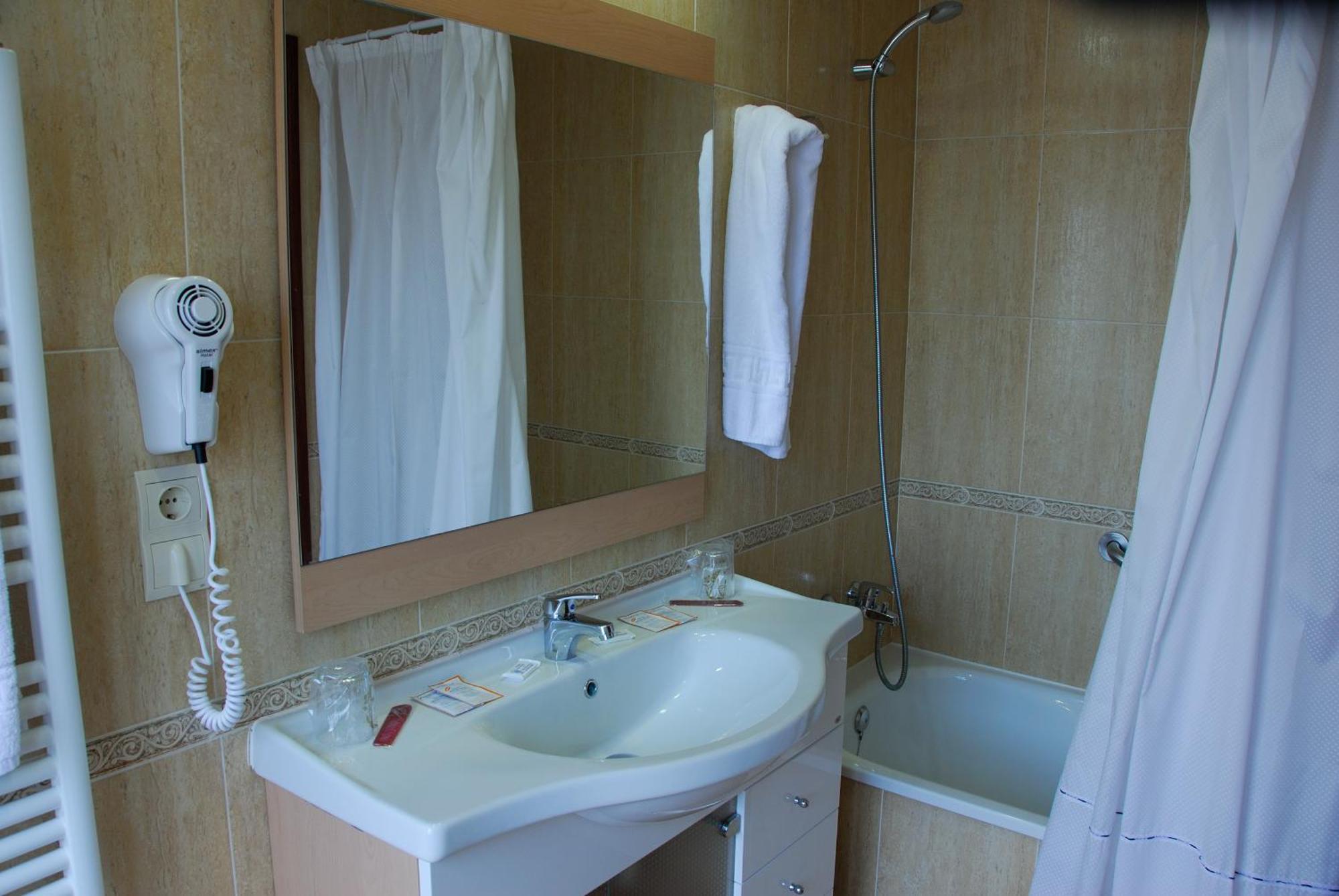 Hotel Balneari De Vallfogona De Riucorb Екстериор снимка